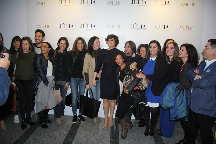 1 ano. Parabéns para "Júlia - De Bem com a Vida" Juliapinheiro-A-1