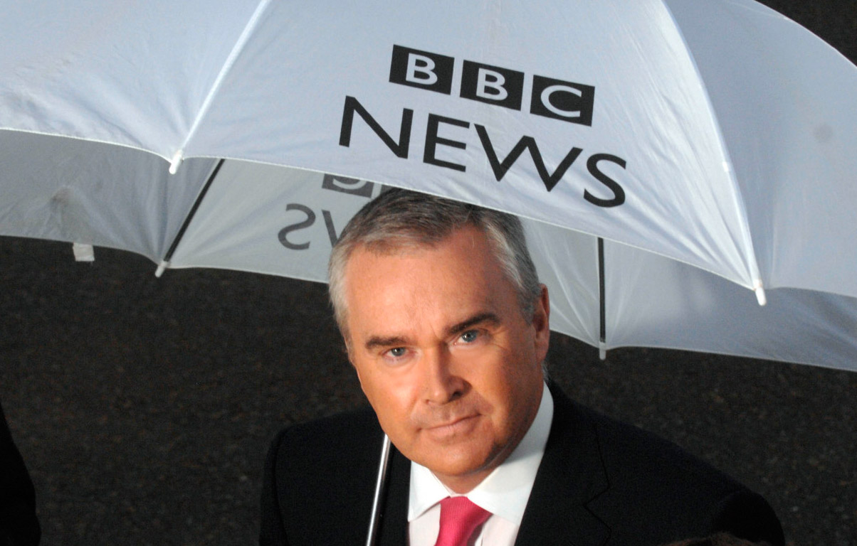 BBC News: Glitch deixa Huw Edwards em Silêncio