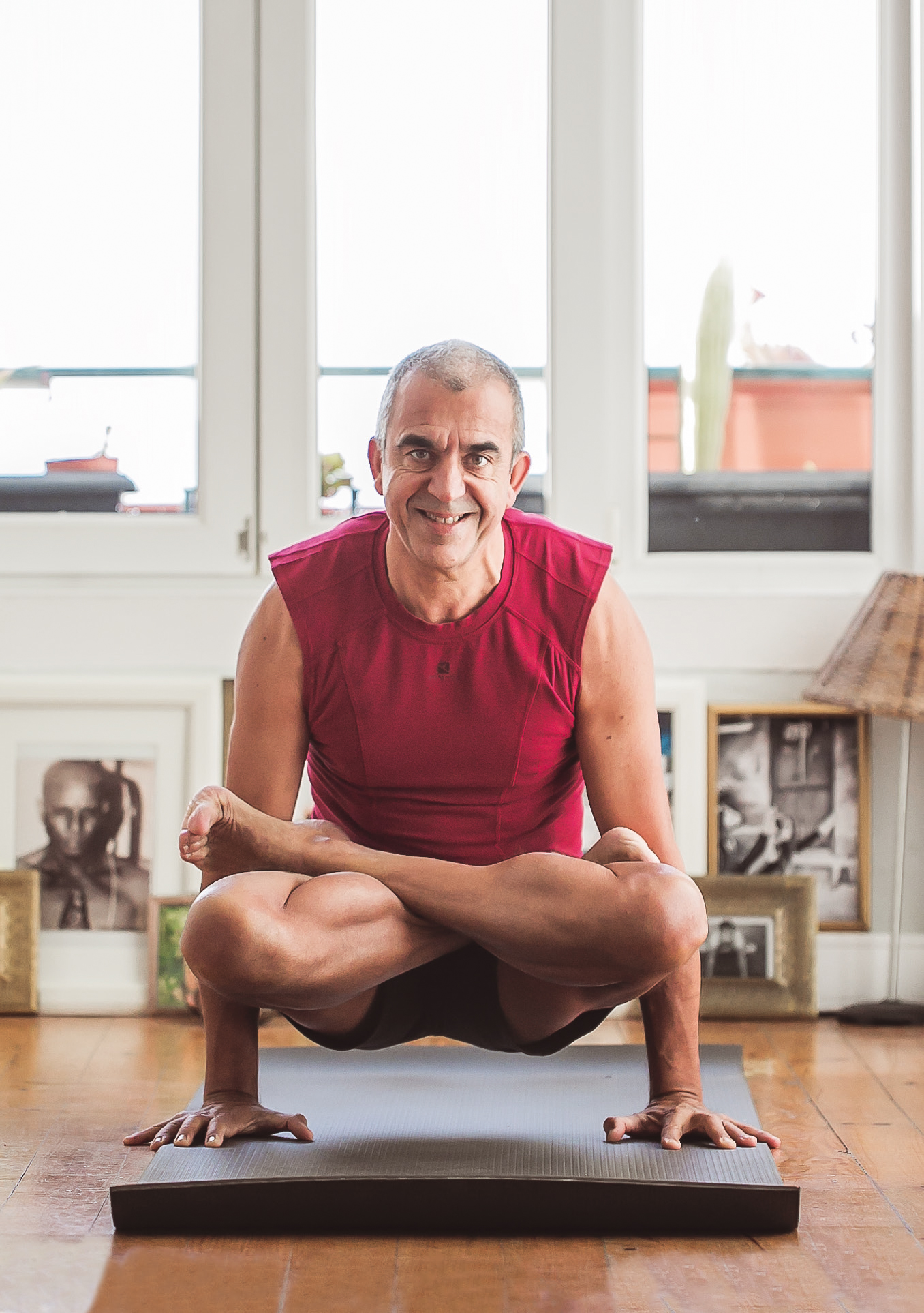 Nunca é tarde. O João começou a fazer exercício (Asthanga Yoga) aos 50. E aqui está ele! João-yoga