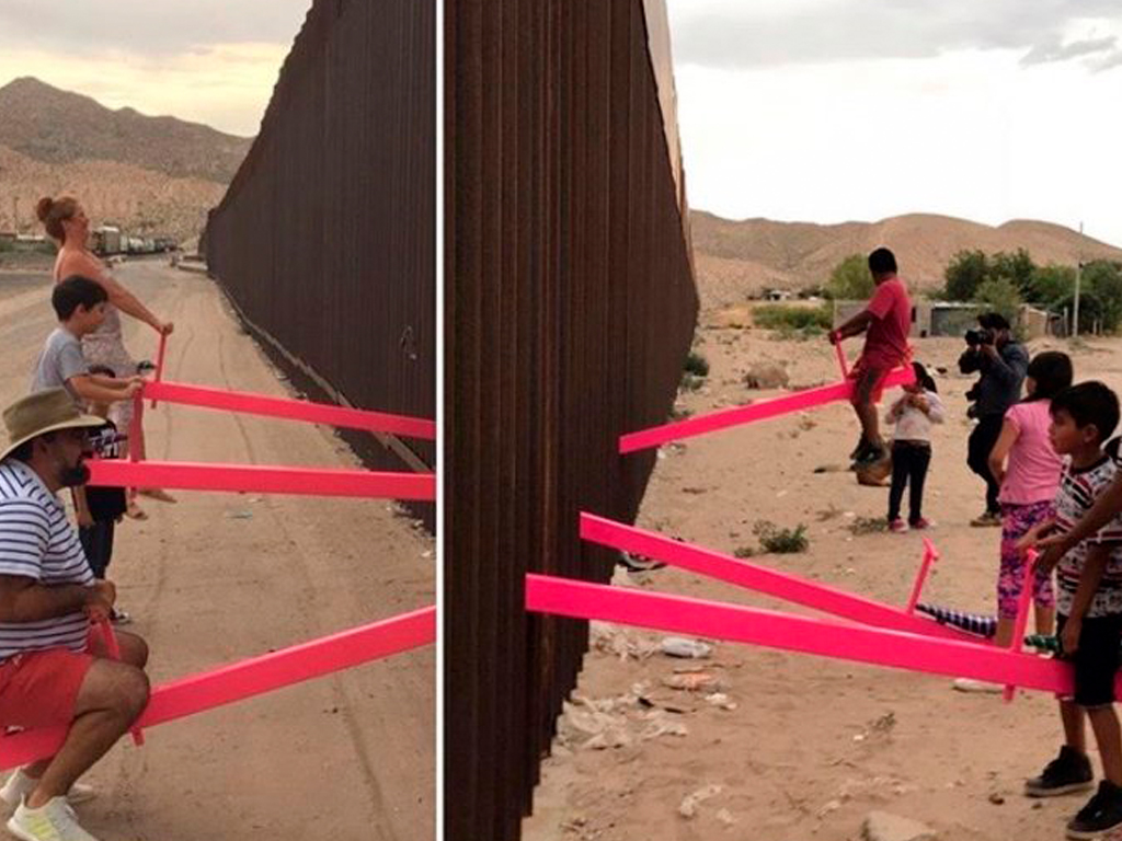 Balouço na fronteira para que crianças dos EUA e México possam brincar juntas