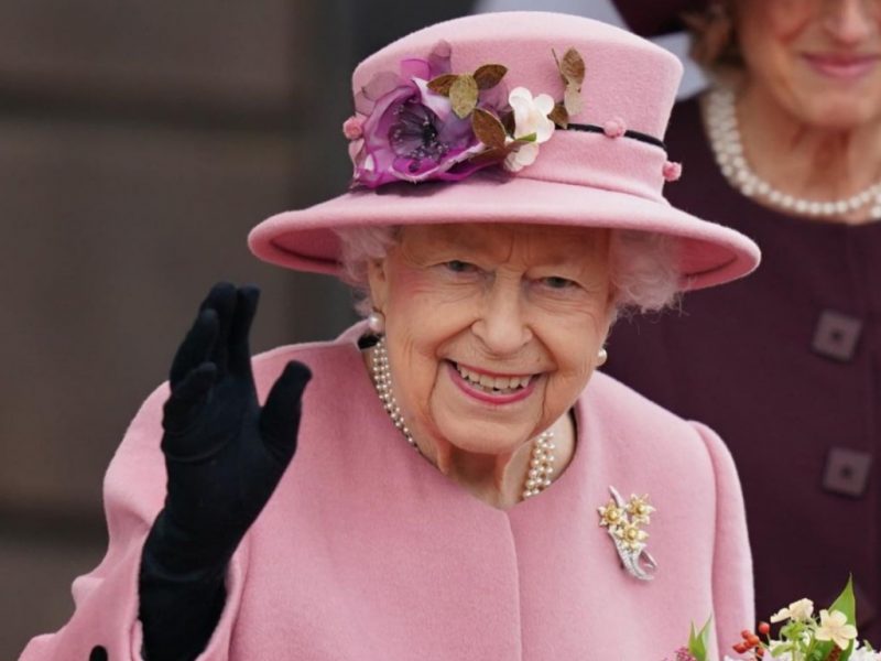 Rainha Isabel II recusa "Prémio Idoso do Ano"